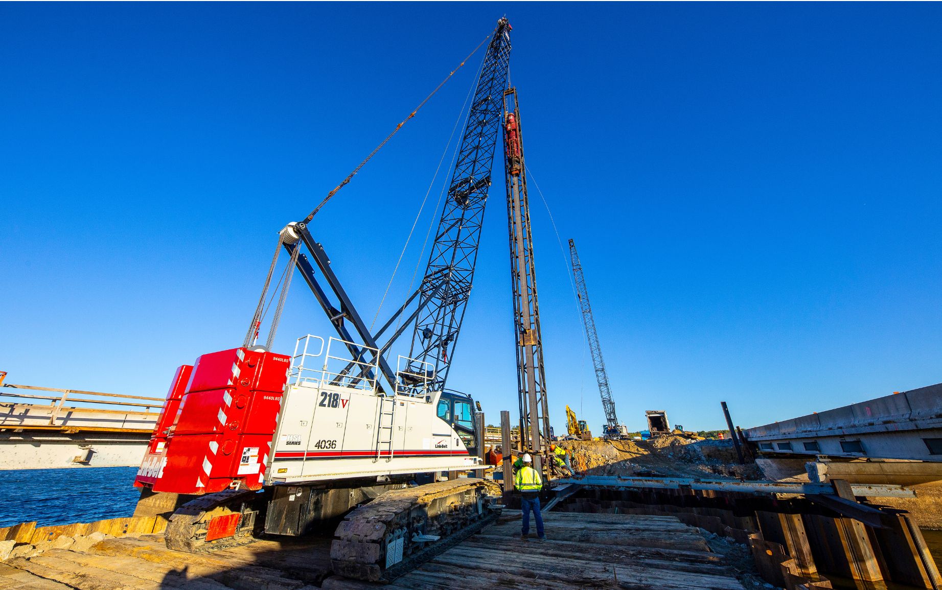 Link-Belt 218 lattice crawlers serve the operator - Link-Belt Cranes